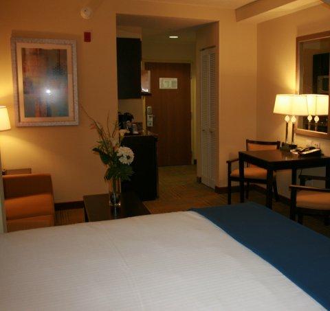 Express & By Ihg 3* Perry