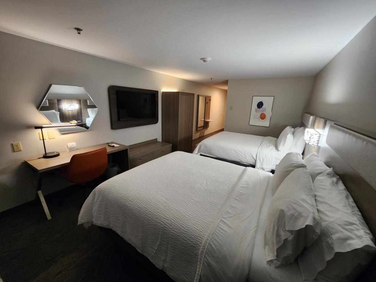 Express & By Ihg Hotel 3*