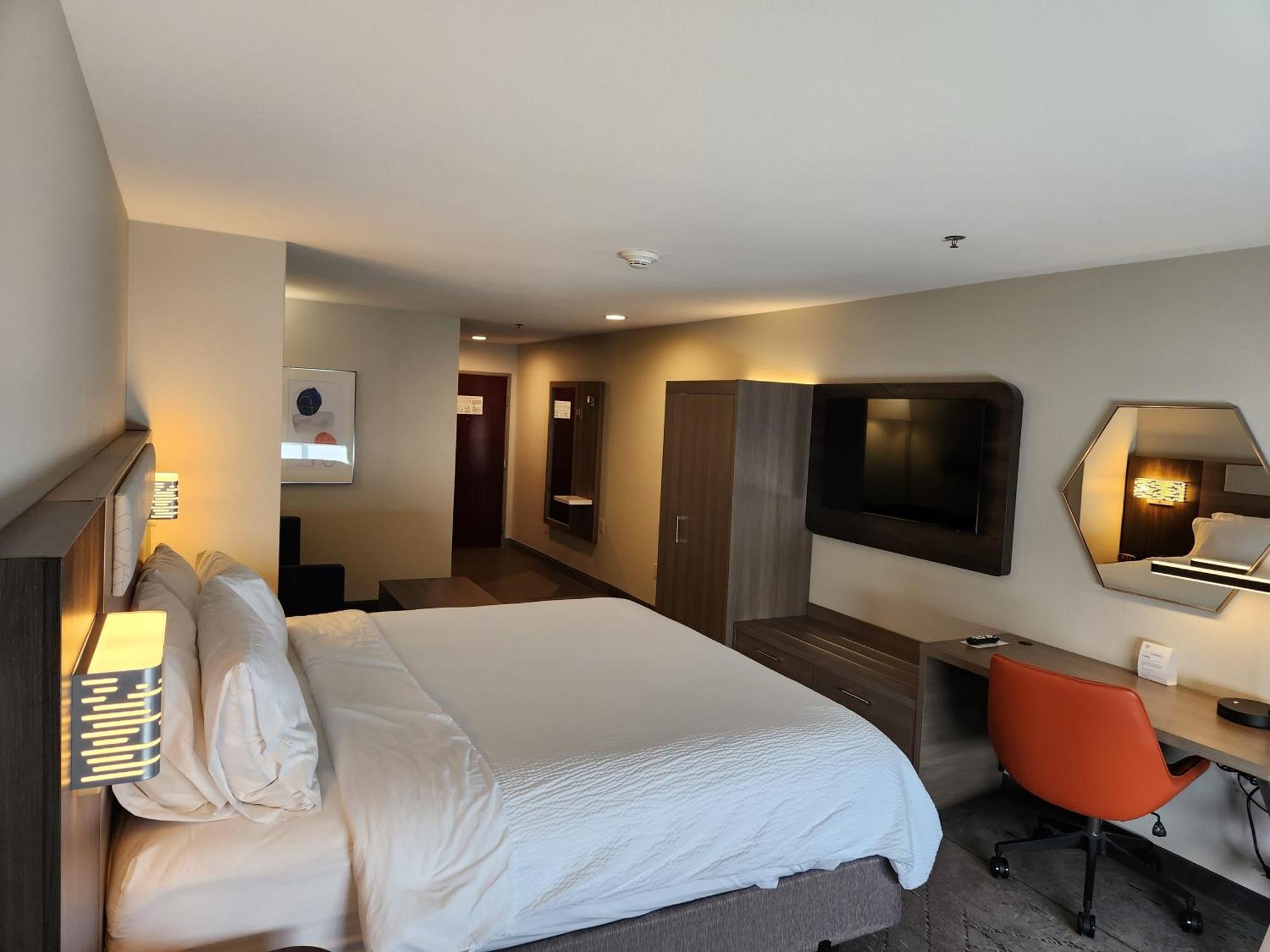 Express & By Ihg Hotel Perry