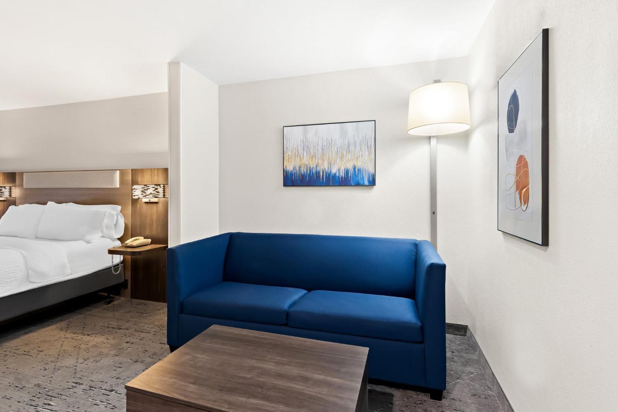 Hotel Express & By Ihg 3*