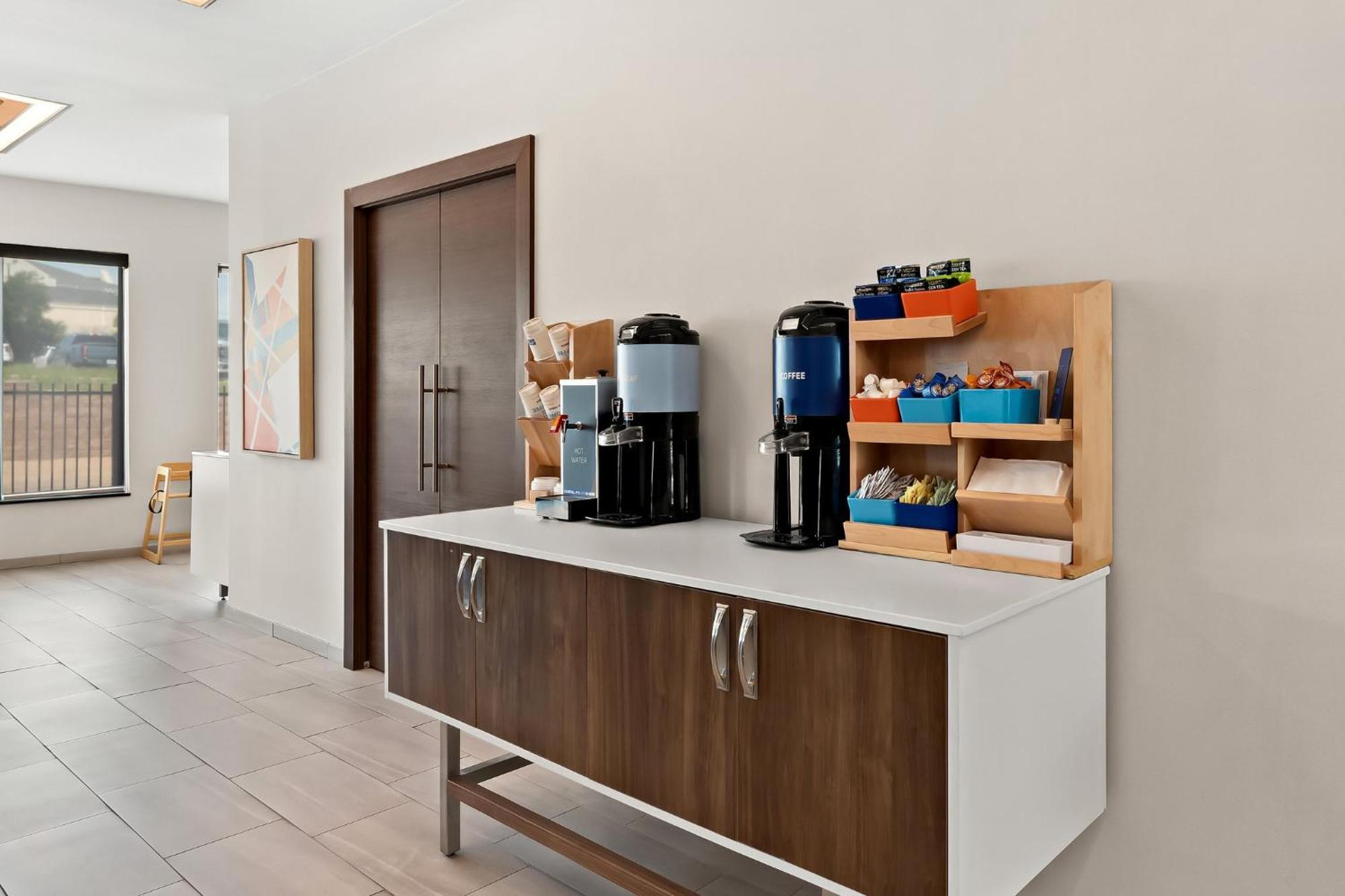 Express & By Ihg Hotel Perry
