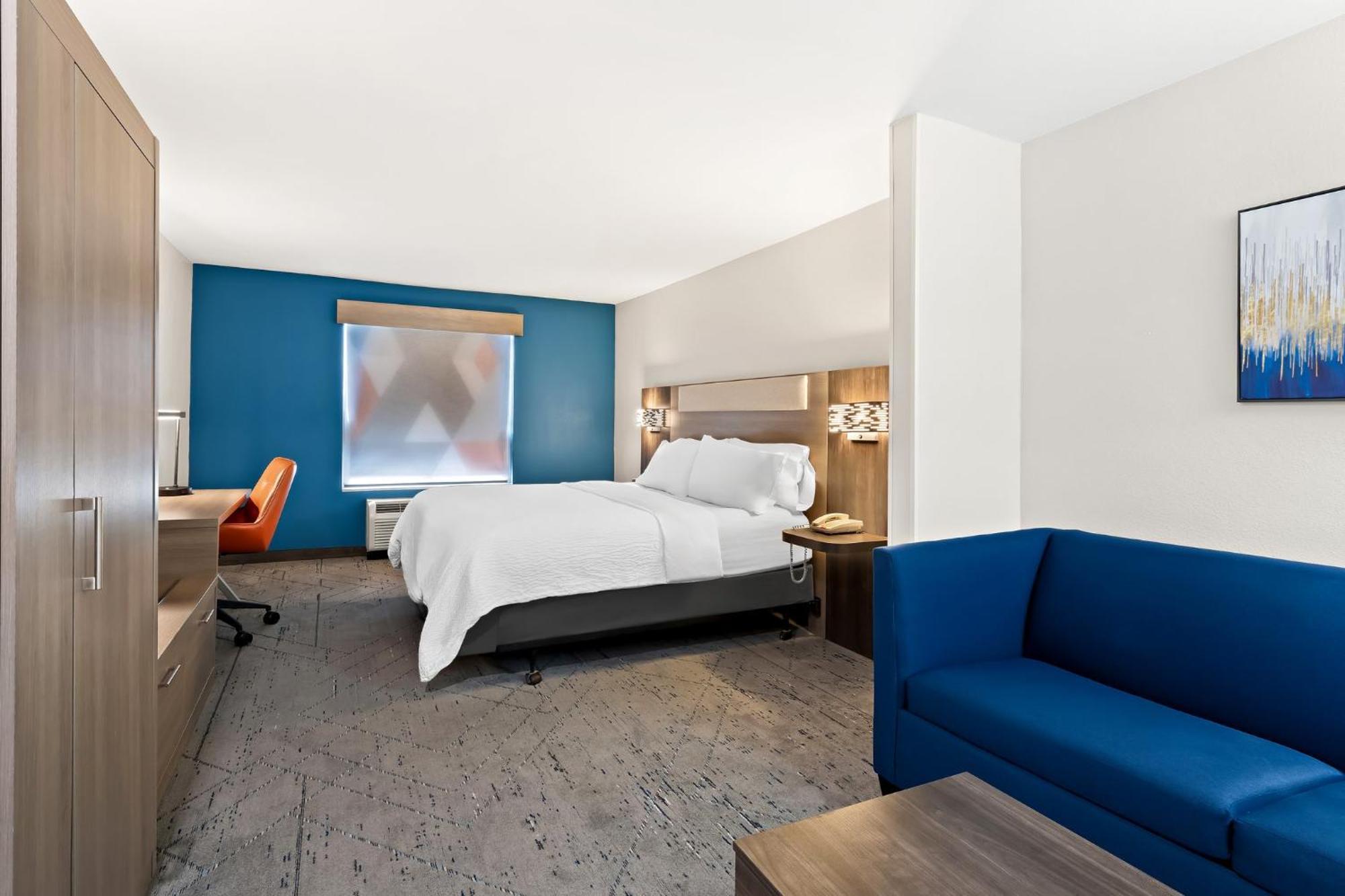 Express & By Ihg 3*