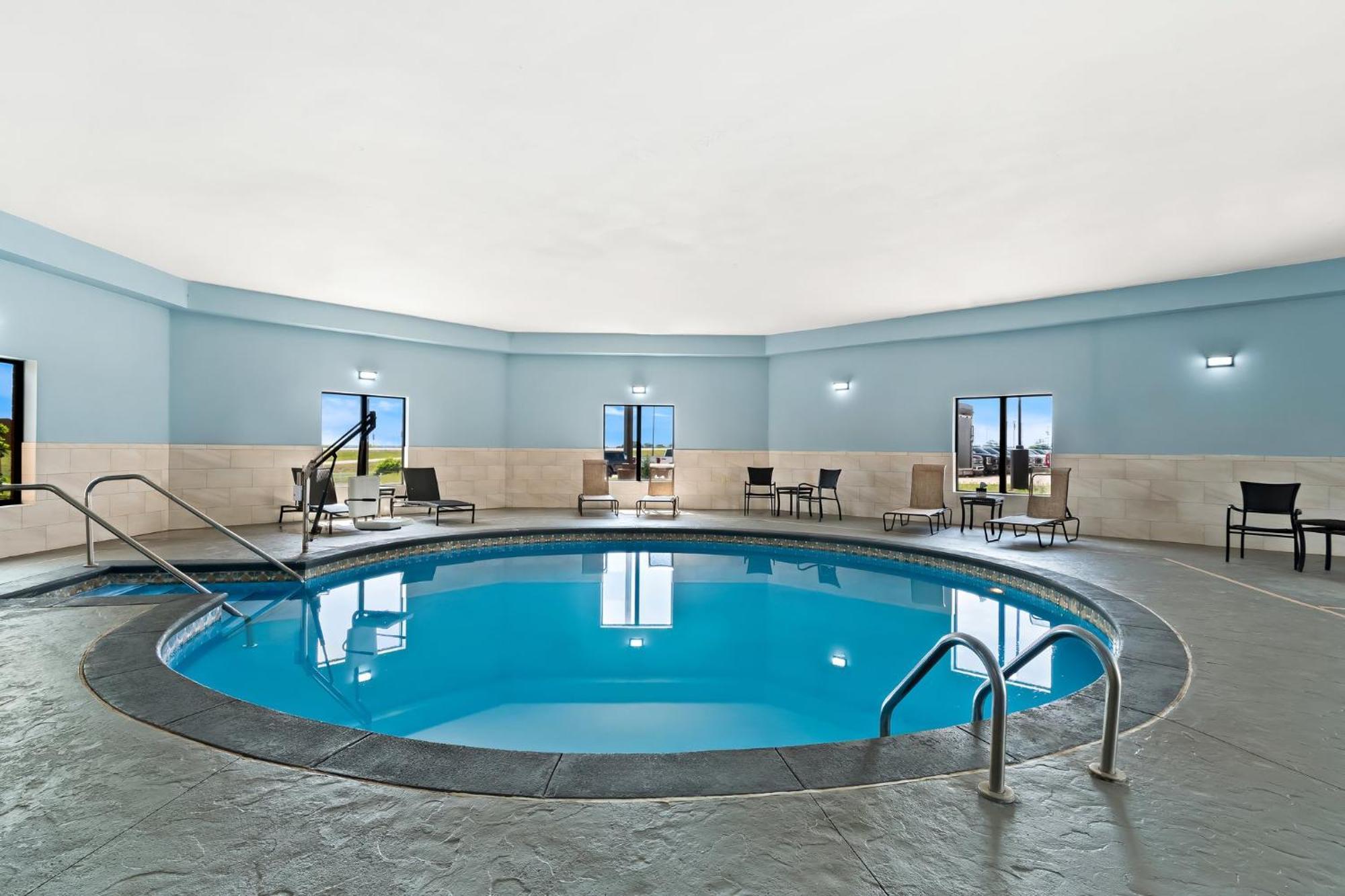 Express & By Ihg 3* Perry