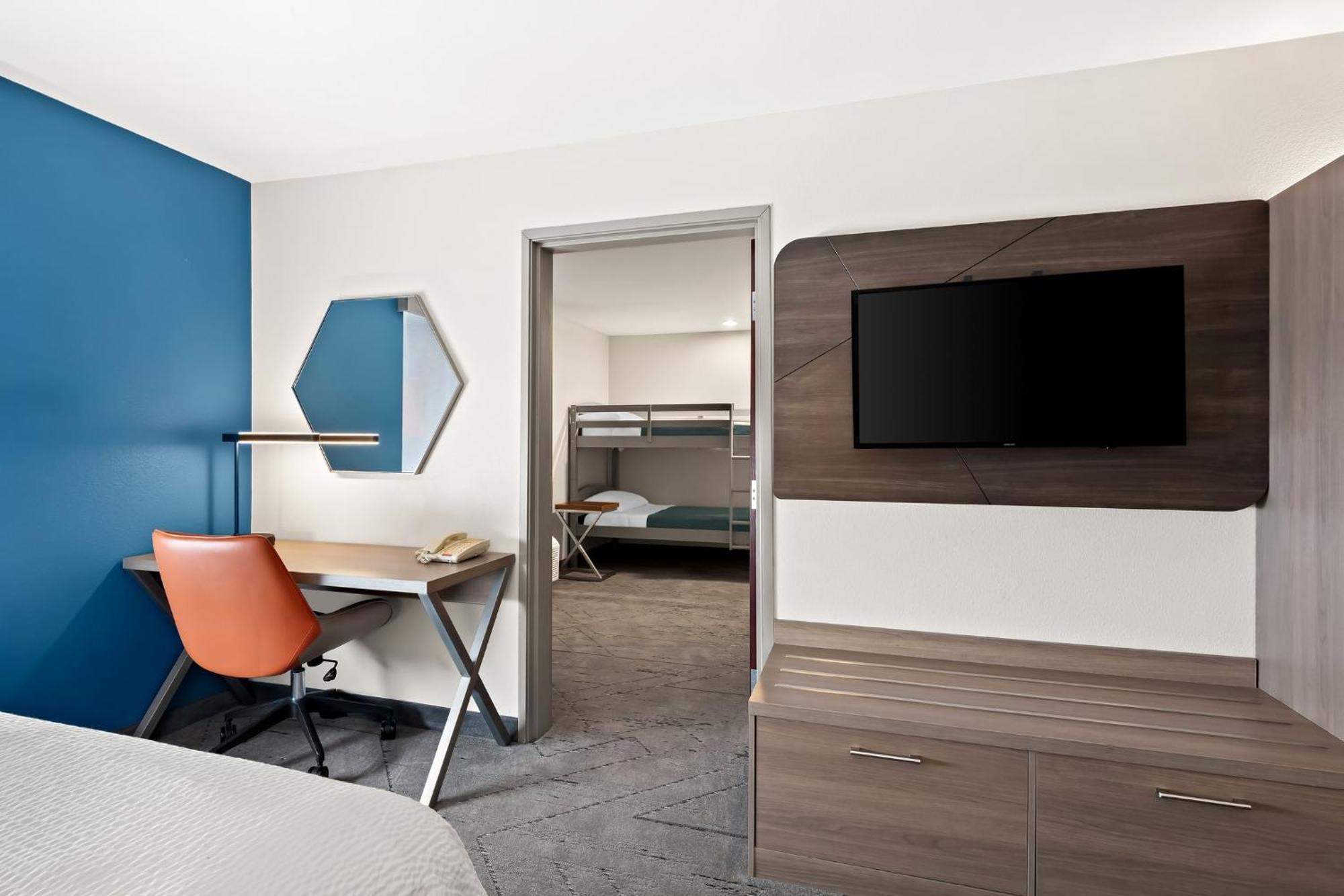 Hotel Express & By Ihg Perry