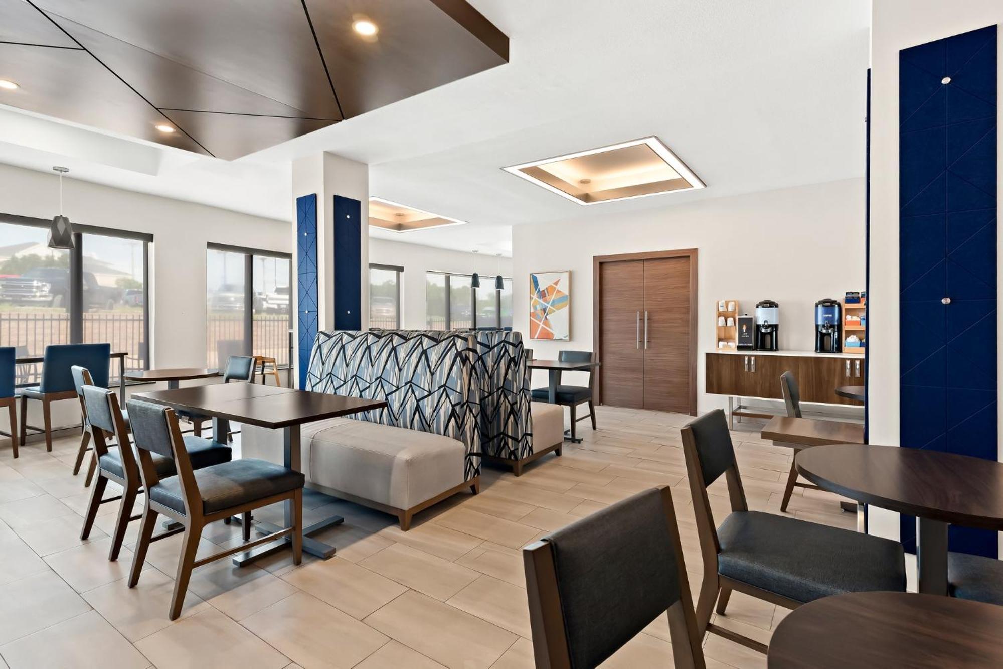 Express & By Ihg 3* Perry