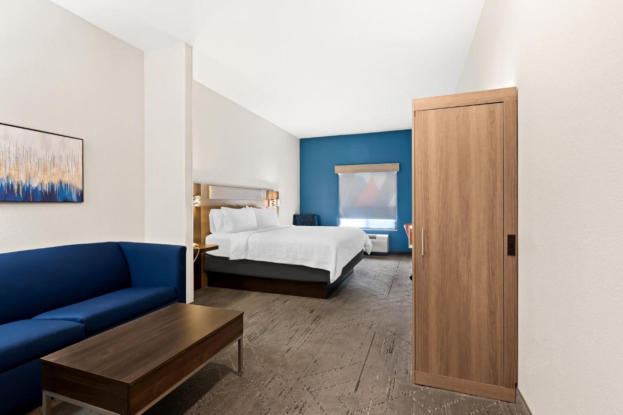 Express & By Ihg 3*