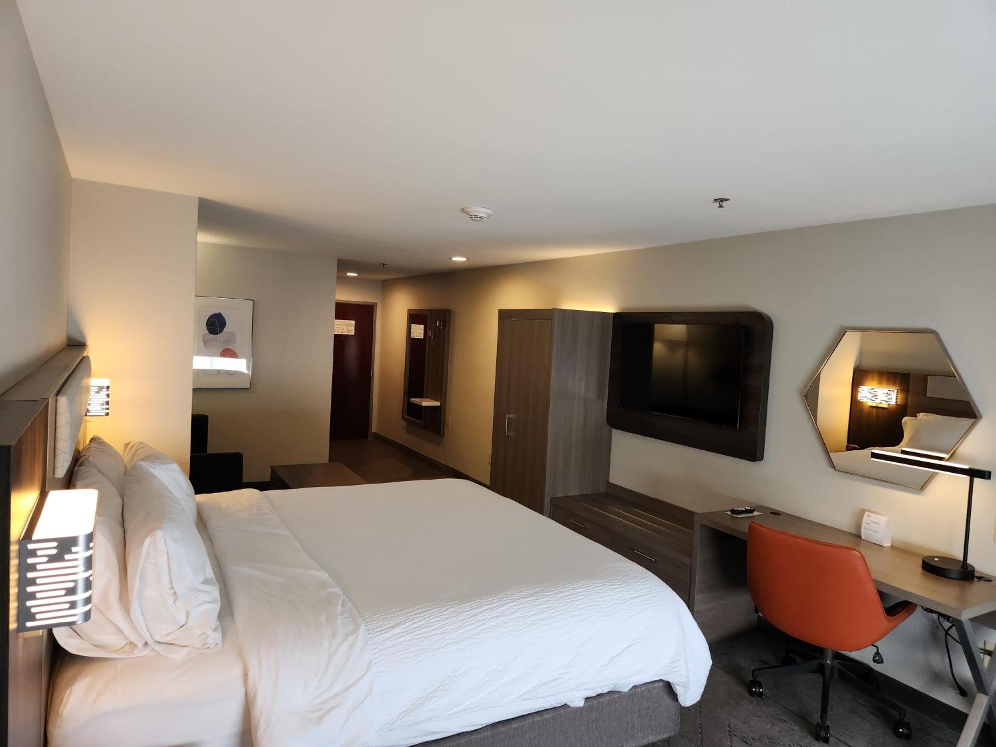 Express & By Ihg Hotel Perry