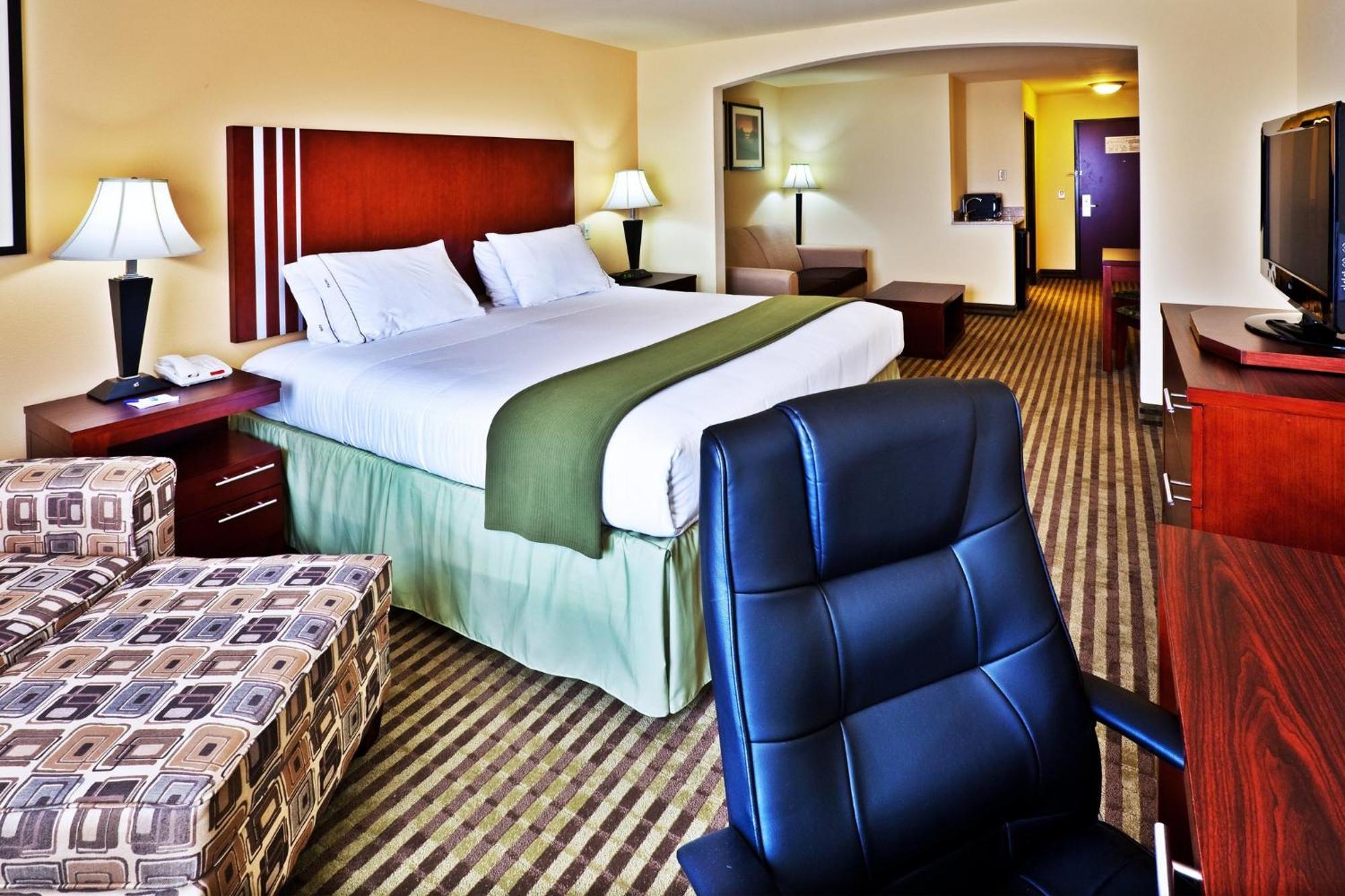 Express & By Ihg Hotel Perry