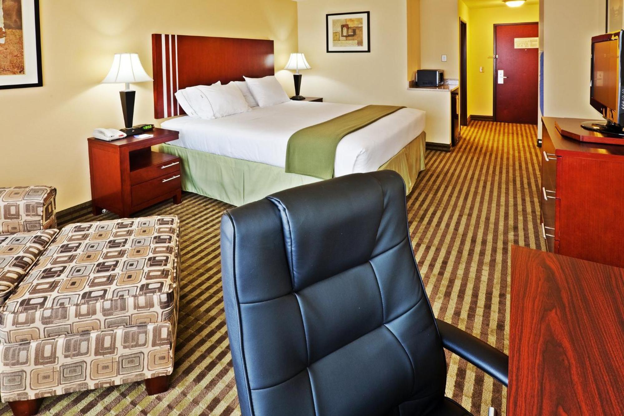 Express & By Ihg Perry