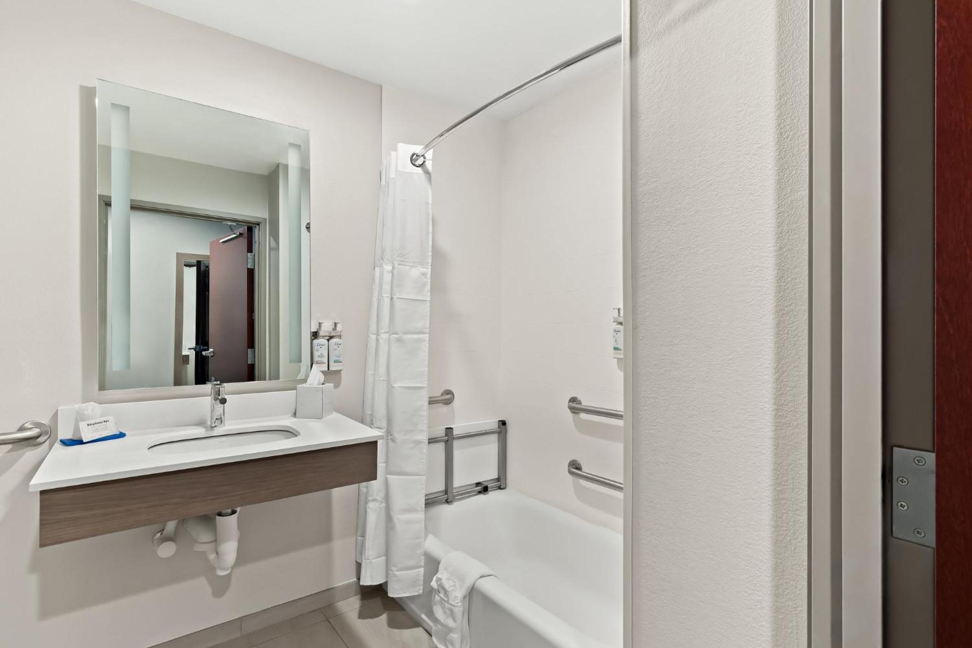 Hotel Express & By Ihg