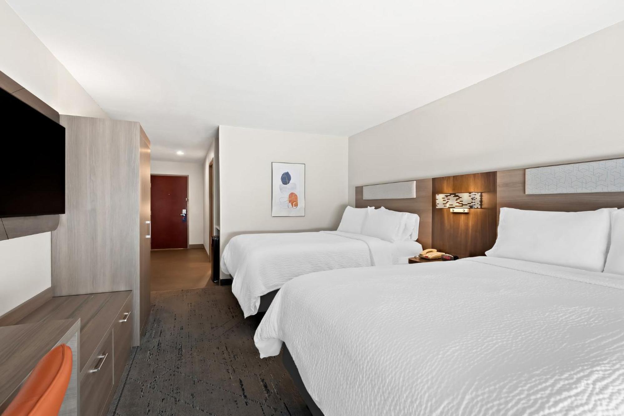 Express & By Ihg 3* Perry